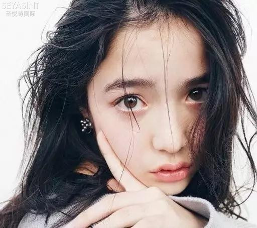 手殘黨有救了，3秒就能完成的妝容，快學(xué)起來